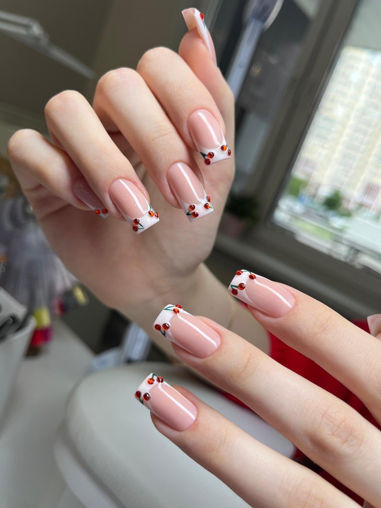 Маникюр в студии SiNails