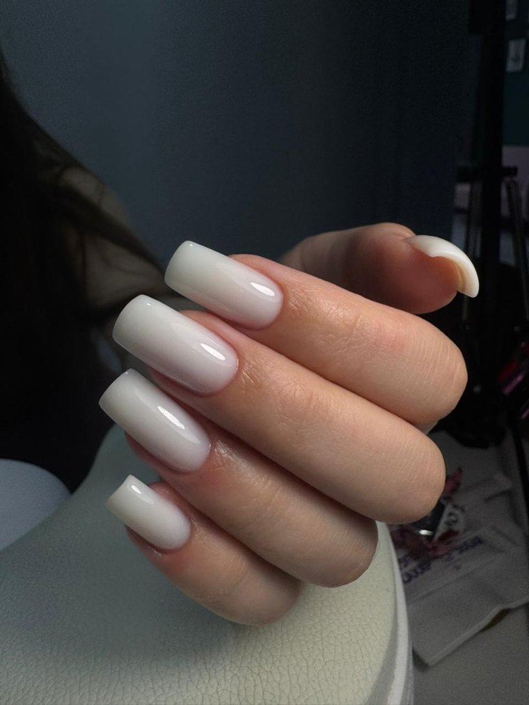 Маникюр в студии SiNails